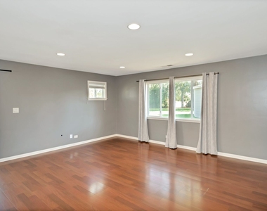 8600 169th Street - Photo Thumbnail 3