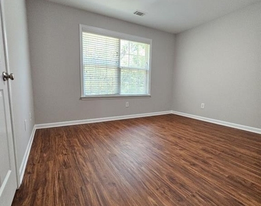 3352 Castleberry Village Circle - Photo Thumbnail 17