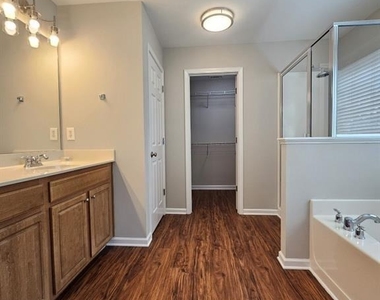 3352 Castleberry Village Circle - Photo Thumbnail 13