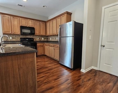 3352 Castleberry Village Circle - Photo Thumbnail 7