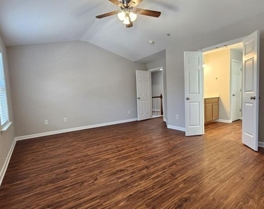 3352 Castleberry Village Circle - Photo Thumbnail 12