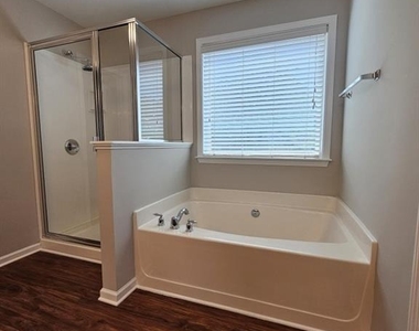 3352 Castleberry Village Circle - Photo Thumbnail 15