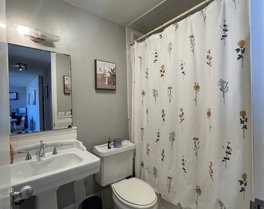 2650 N Lakeview Avenue - Photo Thumbnail 12