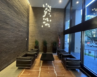 2650 N Lakeview Avenue - Photo Thumbnail 1