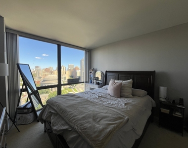 2650 N Lakeview Avenue - Photo Thumbnail 10