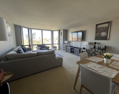 2650 N Lakeview Avenue - Photo Thumbnail 3