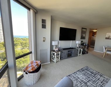 2650 N Lakeview Avenue - Photo Thumbnail 4