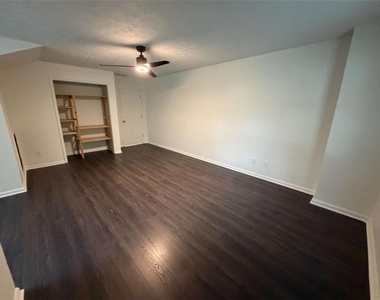 190 Timber Oak Cove - Photo Thumbnail 12