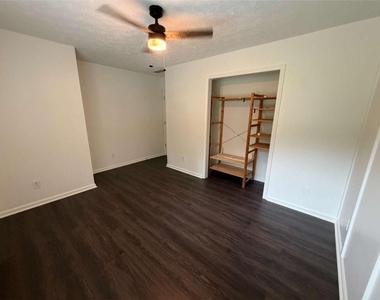190 Timber Oak Cove - Photo Thumbnail 14