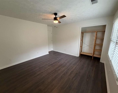 190 Timber Oak Cove - Photo Thumbnail 18