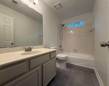 190 Timber Oak Cove - Photo Thumbnail 16