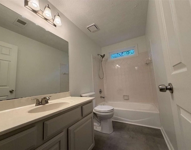 190 Timber Oak Cove - Photo Thumbnail 17