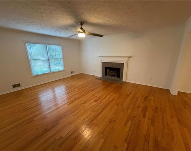 190 Timber Oak Cove - Photo Thumbnail 2