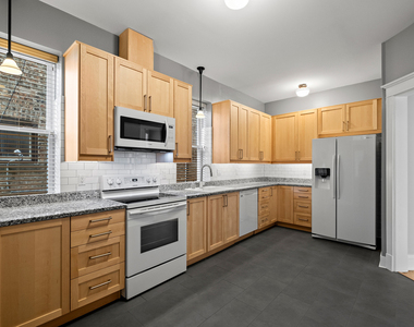 1335 W Thorndale Avenue - Photo Thumbnail 11