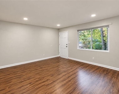 3203 E Point Street - Photo Thumbnail 2