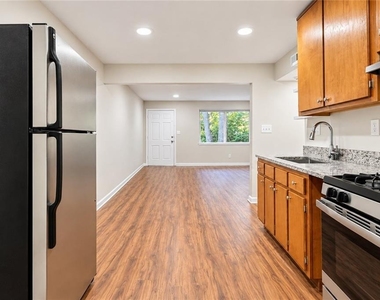 3203 E Point Street - Photo Thumbnail 5