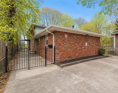 3203 E Point Street - Photo Thumbnail 12