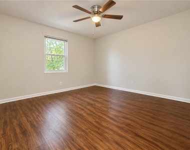 3203 E Point Street - Photo Thumbnail 10