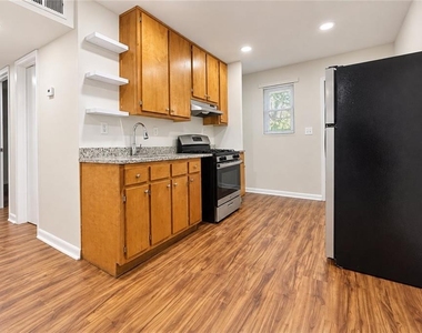 3203 E Point Street - Photo Thumbnail 4