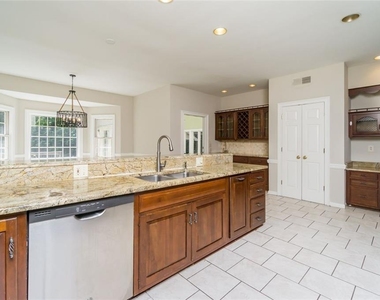 565 River Chase Point - Photo Thumbnail 8