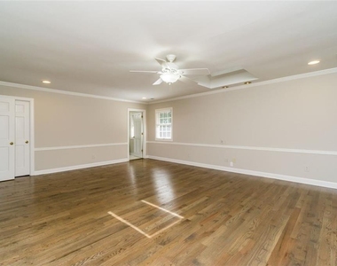 565 River Chase Point - Photo Thumbnail 16