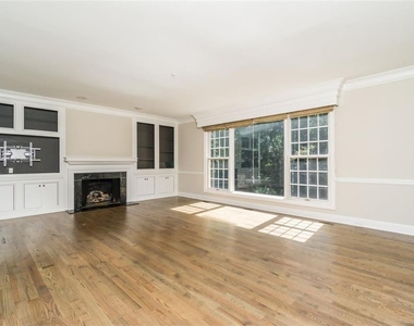 565 River Chase Point - Photo Thumbnail 4