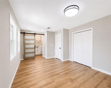 1639 Bridgeport Drive Nw - Photo Thumbnail 24