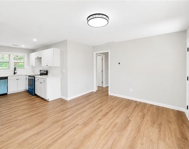 1639 Bridgeport Drive Nw - Photo Thumbnail 6