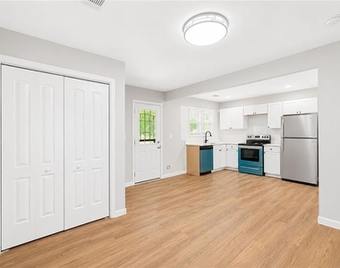 1639 Bridgeport Drive Nw - Photo Thumbnail 14