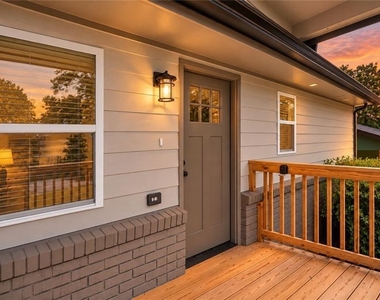 1639 Bridgeport Drive Nw - Photo Thumbnail 2