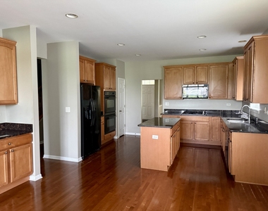 788 Bonaventure Drive - Photo Thumbnail 4