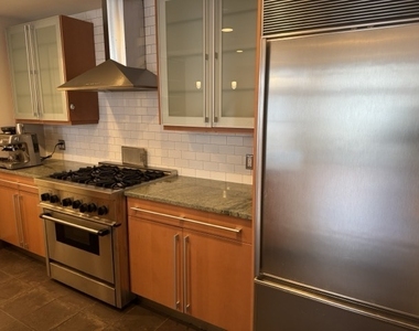 445 E North Water Street - Photo Thumbnail 7