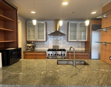 445 E North Water Street - Photo Thumbnail 5