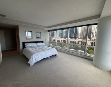 445 E North Water Street - Photo Thumbnail 10