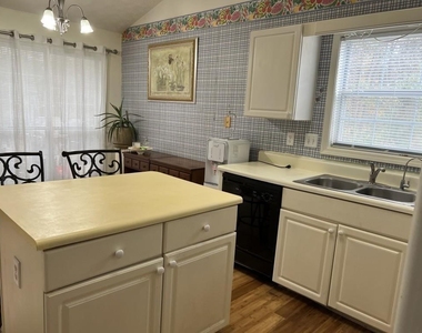 1590 Westfield Court - Photo Thumbnail 6