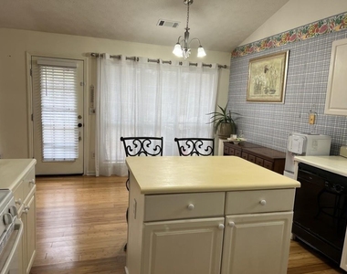 1590 Westfield Court - Photo Thumbnail 7