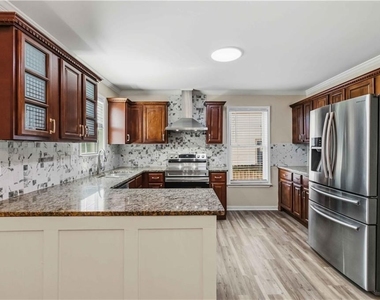 732 Garibaldi Street Sw - Photo Thumbnail 4