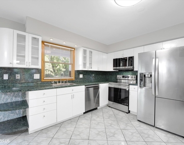 10 Mayflower Road - Photo Thumbnail 18
