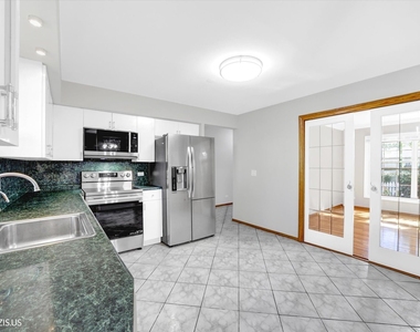 10 Mayflower Road - Photo Thumbnail 13