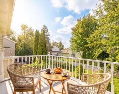 10 Mayflower Road - Photo Thumbnail 5