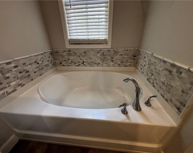 238 Alday Lane - Photo Thumbnail 8