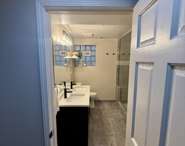 1635 W Beach Avenue - Photo Thumbnail 9