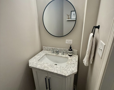1635 W Beach Avenue - Photo Thumbnail 14