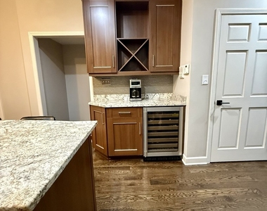 1635 W Beach Avenue - Photo Thumbnail 6
