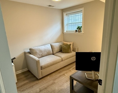 1635 W Beach Avenue - Photo Thumbnail 12