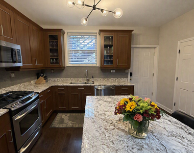 1635 W Beach Avenue - Photo Thumbnail 5