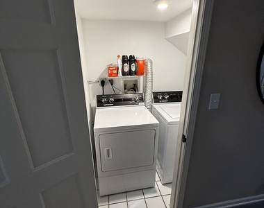 1635 W Beach Avenue - Photo Thumbnail 16
