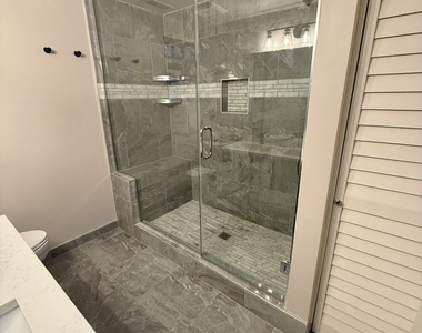 1635 W Beach Avenue - Photo Thumbnail 10