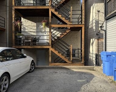 1635 W Beach Avenue - Photo Thumbnail 17