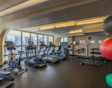 300 N State Street - Photo Thumbnail 10